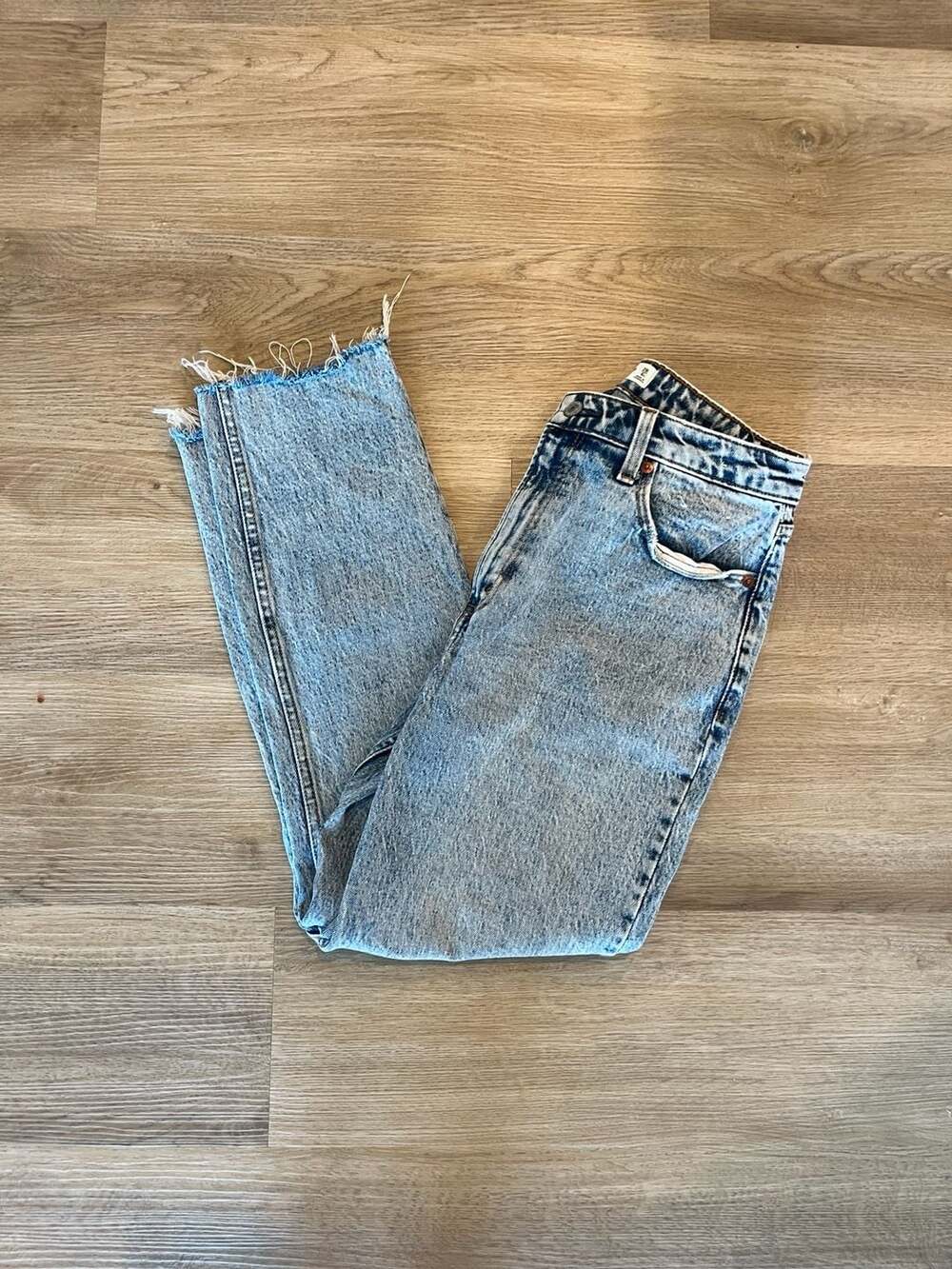 Abercrombie & Fitch, Curve Love The Mom High Rise, Acid Wash Jeans, Size 28/6R